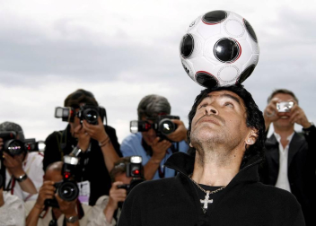 DIego Armando Maradona, el 'Pelusa', exfutbolista argentino y entrenador de fútbol falleció este miércoles 25 de noviembre a causa de una parada cardiorrespiratoria a los 60 años de edad.