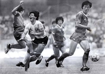 DIego Armando Maradona, el 'Pelusa', exfutbolista argentino y entrenador de fútbol falleció este miércoles 25 de noviembre a causa de una parada cardiorrespiratoria a los 60 años de edad.