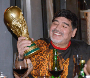 DIego Armando Maradona, el 'Pelusa', exfutbolista argentino y entrenador de fútbol falleció este miércoles 25 de noviembre a causa de una parada cardiorrespiratoria a los 60 años de edad.