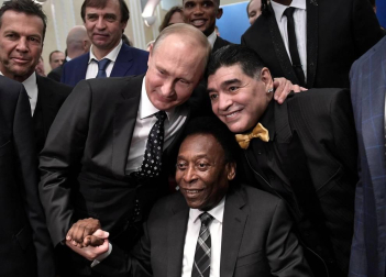 DIego Armando Maradona, el 'Pelusa', exfutbolista argentino y entrenador de fútbol falleció este miércoles 25 de noviembre a causa de una parada cardiorrespiratoria a los 60 años de edad.