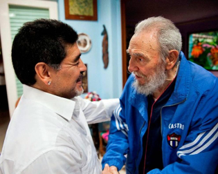 DIego Armando Maradona, el 'Pelusa', exfutbolista argentino y entrenador de fútbol falleció este miércoles 25 de noviembre a causa de una parada cardiorrespiratoria a los 60 años de edad.