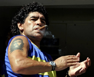 DIego Armando Maradona, el 'Pelusa', exfutbolista argentino y entrenador de fútbol falleció este miércoles 25 de noviembre a causa de una parada cardiorrespiratoria a los 60 años de edad.