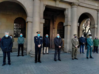 El Gobierno de Navarra, el Parlamento foral, la Delegación del Gobierno en Navarra y el Ayuntamiento de Pamplona han organizado este martes diversos actos para conmemorar el Día Internacional de la Eliminación de la Violencia contra la Mujer.
