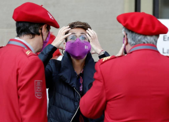 El Gobierno de Navarra, el Parlamento foral, la Delegación del Gobierno en Navarra y el Ayuntamiento de Pamplona han organizado este martes diversos actos para conmemorar el Día Internacional de la Eliminación de la Violencia contra la Mujer.