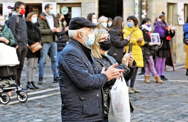 El Gobierno de Navarra, el Parlamento foral, la Delegación del Gobierno en Navarra y el Ayuntamiento de Pamplona han organizado este martes diversos actos para conmemorar el Día Internacional de la Eliminación de la Violencia contra la Mujer.