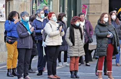 El Gobierno de Navarra, el Parlamento foral, la Delegación del Gobierno en Navarra y el Ayuntamiento de Pamplona han organizado este martes diversos actos para conmemorar el Día Internacional de la Eliminación de la Violencia contra la Mujer.