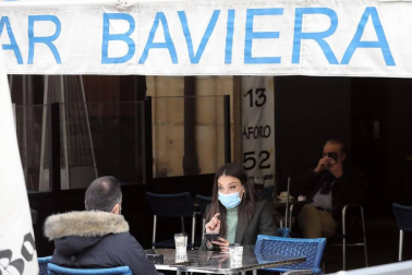 Barañáin, Pamplona, Estella y Tudela, así como el resto de la Comunidad foral, recibieron con visitantes la reapertura de las terrazas de los establecimientos hosteleros este jueves, 26 de noviembre.
