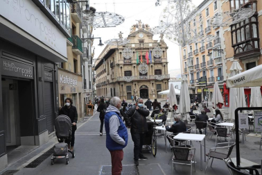 Barañáin, Pamplona, Estella y Tudela, así como el resto de la Comunidad foral, recibieron con visitantes la reapertura de las terrazas de los establecimientos hosteleros este jueves, 26 de noviembre.