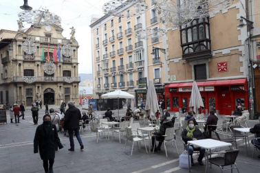 Barañáin, Pamplona, Estella y Tudela, así como el resto de la Comunidad foral, recibieron con visitantes la reapertura de las terrazas de los establecimientos hosteleros este jueves, 26 de noviembre.