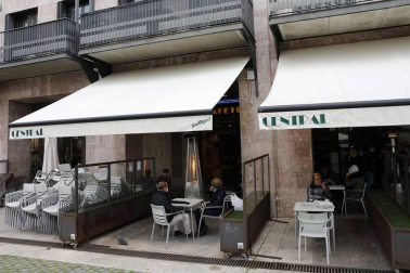 Barañáin, Pamplona, Estella y Tudela, así como el resto de la Comunidad foral, recibieron con visitantes la reapertura de las terrazas de los establecimientos hosteleros este jueves, 26 de noviembre.