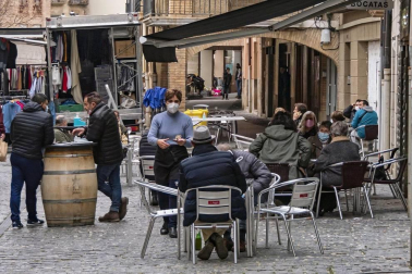 Barañáin, Pamplona, Estella y Tudela, así como el resto de la Comunidad foral, recibieron con visitantes la reapertura de las terrazas de los establecimientos hosteleros este jueves, 26 de noviembre.