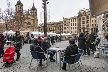 Barañáin, Pamplona, Estella y Tudela, así como el resto de la Comunidad foral, recibieron con visitantes la reapertura de las terrazas de los establecimientos hosteleros este jueves, 26 de noviembre.