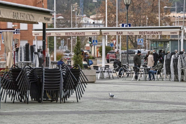 Barañáin, Pamplona, Estella y Tudela, así como el resto de la Comunidad foral, recibieron con visitantes la reapertura de las terrazas de los establecimientos hosteleros este jueves, 26 de noviembre.