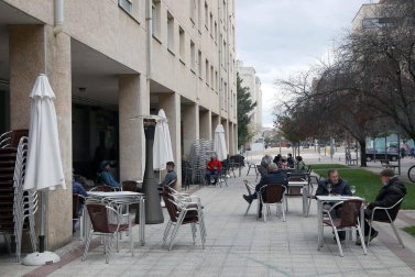 Barañáin, Pamplona, Estella y Tudela, así como el resto de la Comunidad foral, recibieron con visitantes la reapertura de las terrazas de los establecimientos hosteleros este jueves, 26 de noviembre.