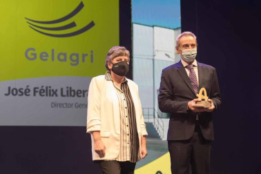 El arguedano Juan Miguel Floristán, ex director general de Florette Ibérica; y las empresas Tutti Pasta (Esquíroz), Gelagri (Milagro), y  Embutidos Goikoa (Sangüesa) recibieron los Premios Alimenta Navarra 2020, en un acto que se celebró en el Teatro Gaztambide de Tudela.