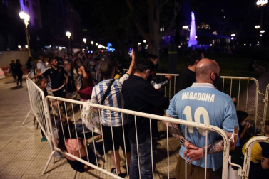 El velatorio público tiene lugar en la Casa Rosada en Buenos Aires