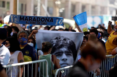 La capilla ardiente con los restos de Diego Armando Maradona ha sido instalada en la Casa Rosada, en Buenos Aires, sede del Gobierno argentino.