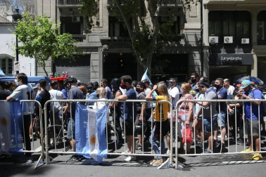 La capilla ardiente con los restos de Diego Armando Maradona ha sido instalada en la Casa Rosada, en Buenos Aires, sede del Gobierno argentino.