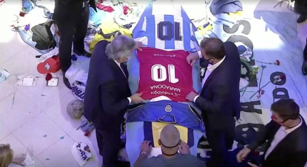 La capilla ardiente con los restos de Diego Armando Maradona ha sido instalada en la Casa Rosada, en Buenos Aires, sede del Gobierno argentino.