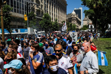 La capilla ardiente con los restos de Diego Armando Maradona ha sido instalada en la Casa Rosada, en Buenos Aires, sede del Gobierno argentino.