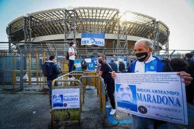 El velatorio público tiene lugar en la Casa Rosada en Buenos Aires