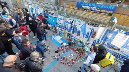 El velatorio público tiene lugar en la Casa Rosada en Buenos Aires