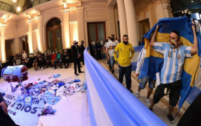 El velatorio público tiene lugar en la Casa Rosada en Buenos Aires