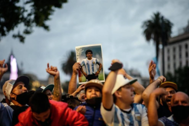 El velatorio público tiene lugar en la Casa Rosada en Buenos Aires
