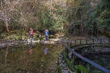 El recurso a los espacios naturales como vía de escape en el año del coronavirus ha llevado a abarrotar algunos puntos de Navarra
