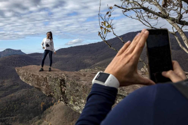 El recurso a los espacios naturales como vía de escape en el año del coronavirus ha llevado a abarrotar algunos puntos de Navarra
