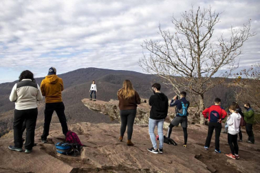 El recurso a los espacios naturales como vía de escape en el año del coronavirus ha llevado a abarrotar algunos puntos de Navarra