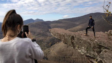 El recurso a los espacios naturales como vía de escape en el año del coronavirus ha llevado a abarrotar algunos puntos de Navarra