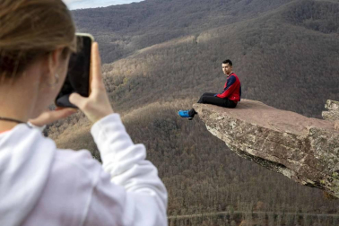 El recurso a los espacios naturales como vía de escape en el año del coronavirus ha llevado a abarrotar algunos puntos de Navarra