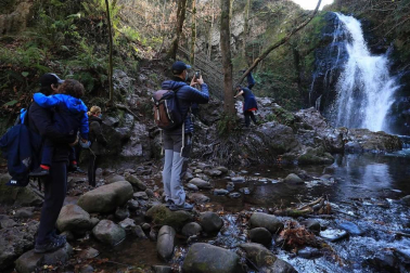 El recurso a los espacios naturales como vía de escape en el año del coronavirus ha llevado a abarrotar algunos puntos de Navarra