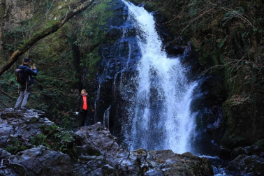 El recurso a los espacios naturales como vía de escape en el año del coronavirus ha llevado a abarrotar algunos puntos de Navarra