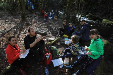 El recurso a los espacios naturales como vía de escape en el año del coronavirus ha llevado a abarrotar algunos puntos de Navarra