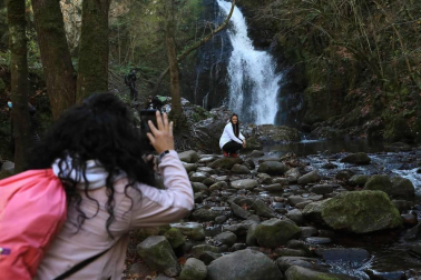 El recurso a los espacios naturales como vía de escape en el año del coronavirus ha llevado a abarrotar algunos puntos de Navarra