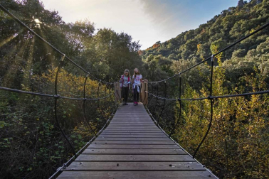El recurso a los espacios naturales como vía de escape en el año del coronavirus ha llevado a abarrotar algunos puntos de Navarra