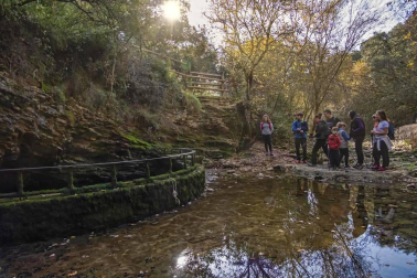 El recurso a los espacios naturales como vía de escape en el año del coronavirus ha llevado a abarrotar algunos puntos de Navarra