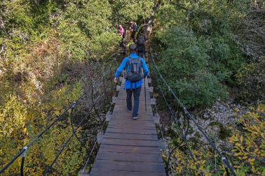 El recurso a los espacios naturales como vía de escape en el año del coronavirus ha llevado a abarrotar algunos puntos de Navarra