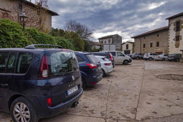 El recurso a los espacios naturales como vía de escape en el año del coronavirus ha llevado a abarrotar algunos puntos de Navarra