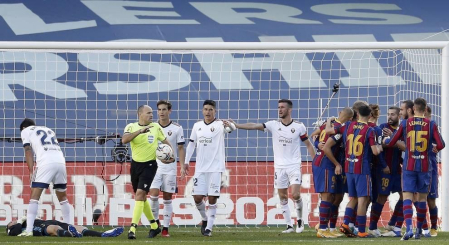 Imágenes del encuentro entre Barcelona y Osasuna, que han ganado los culés por 4-0.