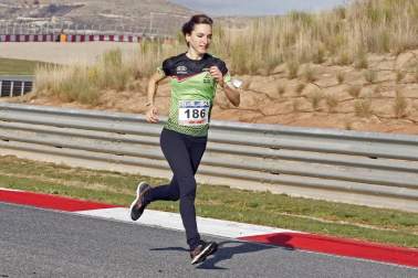 Iker Diges y Alicia Carrera se han proclamado campeones navarros de la distancia de 5 kilómetros en una carrera que ha acogido el Circuito de Los Arcos y que ha sido la primera prueba celebrada en Navarra tras la irrupción de la covid-19.