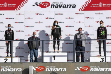 Iker Diges y Alicia Carrera se han proclamado campeones navarros de la distancia de 5 kilómetros en una carrera que ha acogido el Circuito de Los Arcos y que ha sido la primera prueba celebrada en Navarra tras la irrupción de la covid-19.