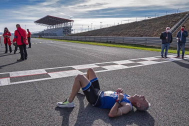 Iker Diges y Alicia Carrera se han proclamado campeones navarros de la distancia de 5 kilómetros en una carrera que ha acogido el Circuito de Los Arcos y que ha sido la primera prueba celebrada en Navarra tras la irrupción de la covid-19.