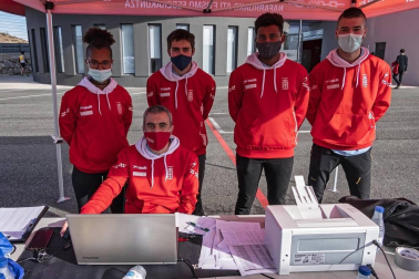 Iker Diges y Alicia Carrera se han proclamado campeones navarros de la distancia de 5 kilómetros en una carrera que ha acogido el Circuito de Los Arcos y que ha sido la primera prueba celebrada en Navarra tras la irrupción de la covid-19.