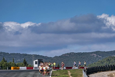 Iker Diges y Alicia Carrera se han proclamado campeones navarros de la distancia de 5 kilómetros en una carrera que ha acogido el Circuito de Los Arcos y que ha sido la primera prueba celebrada en Navarra tras la irrupción de la covid-19.