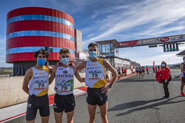 Iker Diges y Alicia Carrera se han proclamado campeones navarros de la distancia de 5 kilómetros en una carrera que ha acogido el Circuito de Los Arcos y que ha sido la primera prueba celebrada en Navarra tras la irrupción de la covid-19.