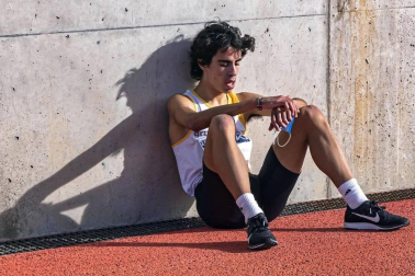 Iker Diges y Alicia Carrera se han proclamado campeones navarros de la distancia de 5 kilómetros en una carrera que ha acogido el Circuito de Los Arcos y que ha sido la primera prueba celebrada en Navarra tras la irrupción de la covid-19.