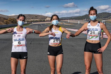 Iker Diges y Alicia Carrera se han proclamado campeones navarros de la distancia de 5 kilómetros en una carrera que ha acogido el Circuito de Los Arcos y que ha sido la primera prueba celebrada en Navarra tras la irrupción de la covid-19.